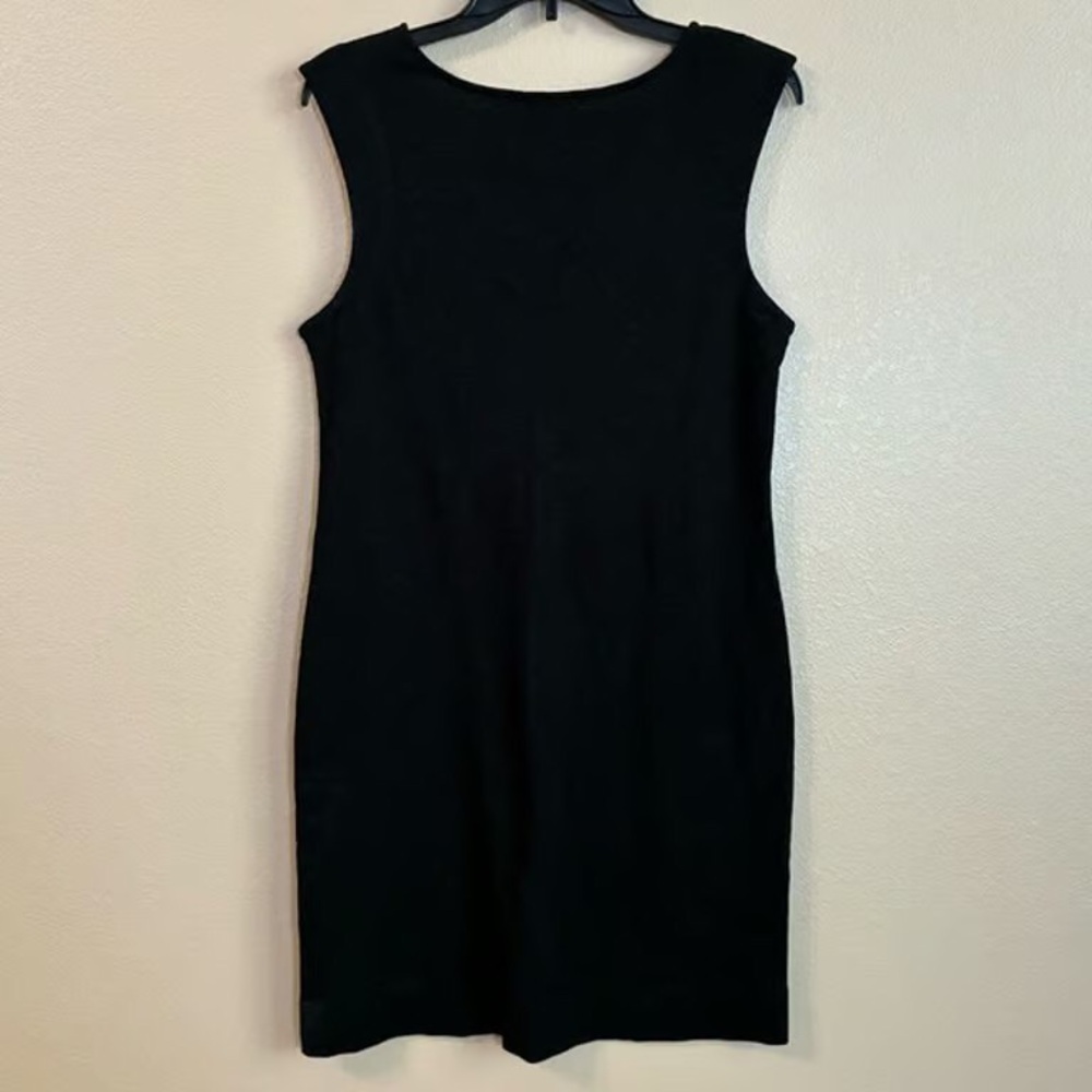 Sleek Black Sleeveless Midi Dress